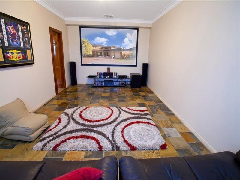 3 Russell Close, Green Valley NSW 2168