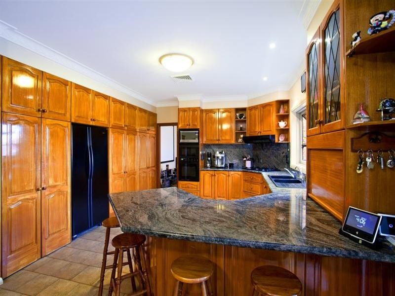 3 Russell Close, Green Valley NSW 2168