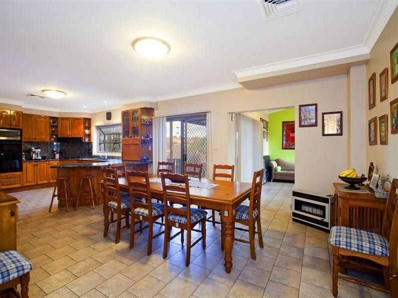 3 Russell Close, Green Valley NSW 2168