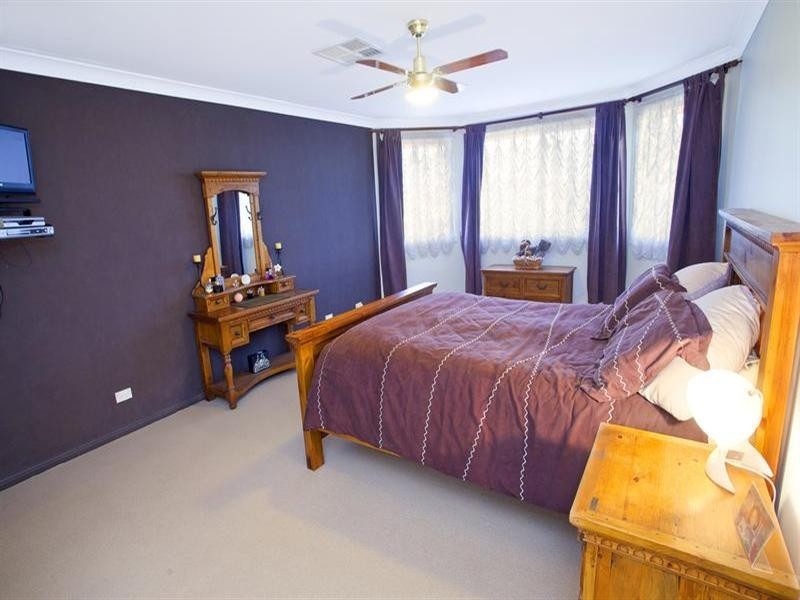 3 Russell Close, Green Valley NSW 2168