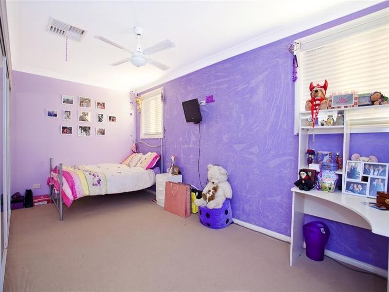 3 Russell Close, Green Valley NSW 2168