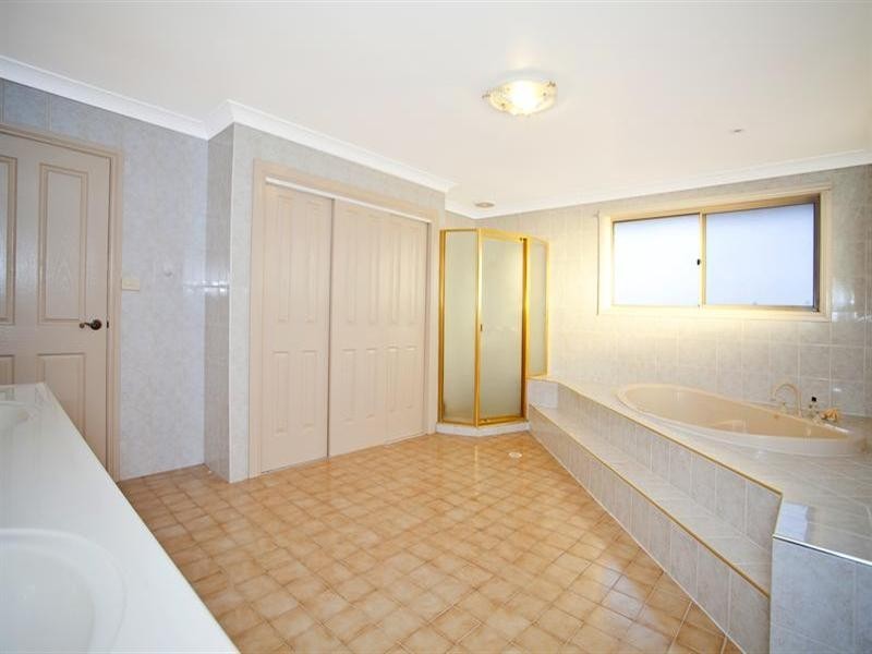 3 Russell Close, Green Valley NSW 2168