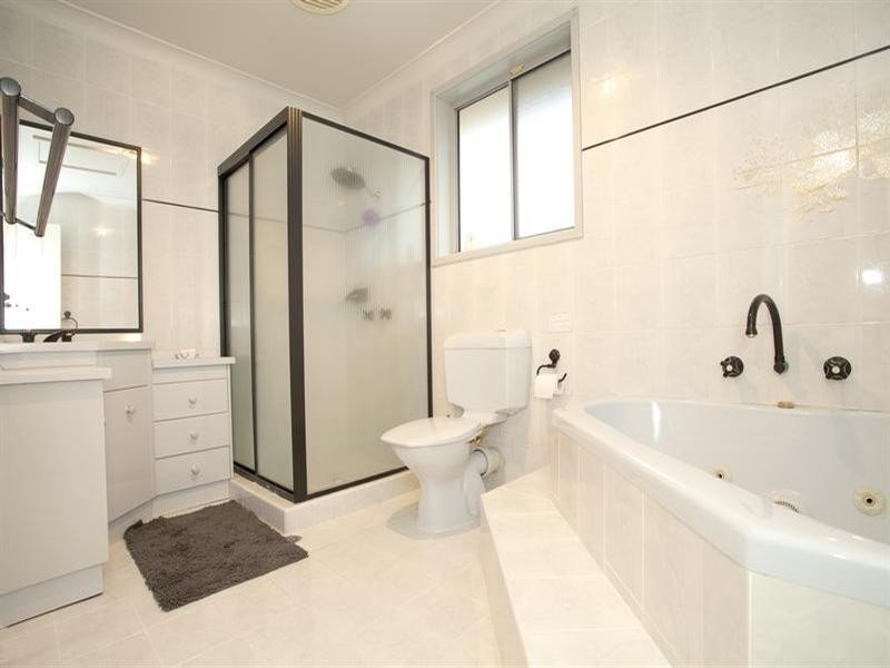 Edensor Park NSW 2176