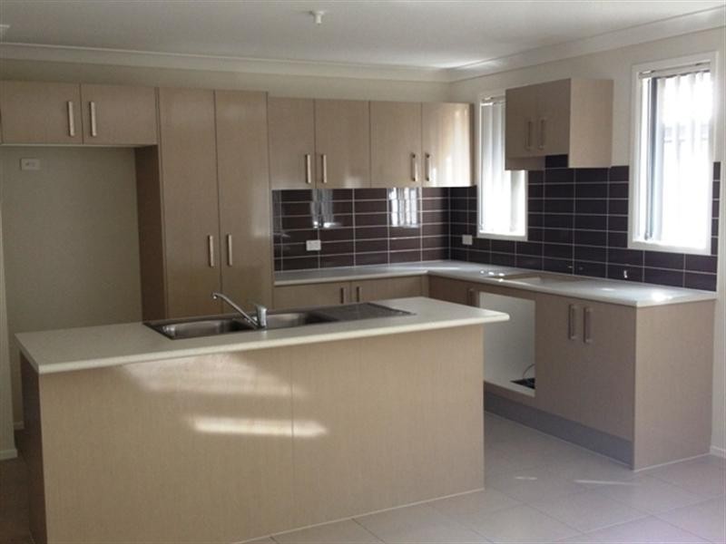 8 Hargrave Avenue, Middleton Grange NSW 2171