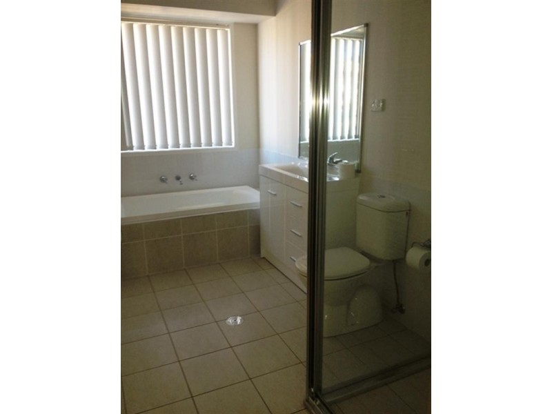 8 Hargrave Avenue, Middleton Grange NSW 2171