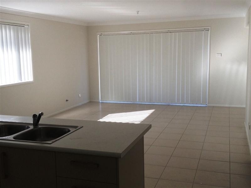 8 Hargrave Avenue, Middleton Grange NSW 2171