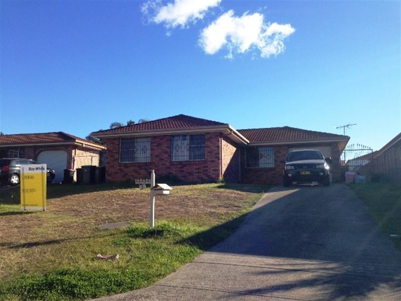 5 Goshawk Place, Green Valley NSW 2168