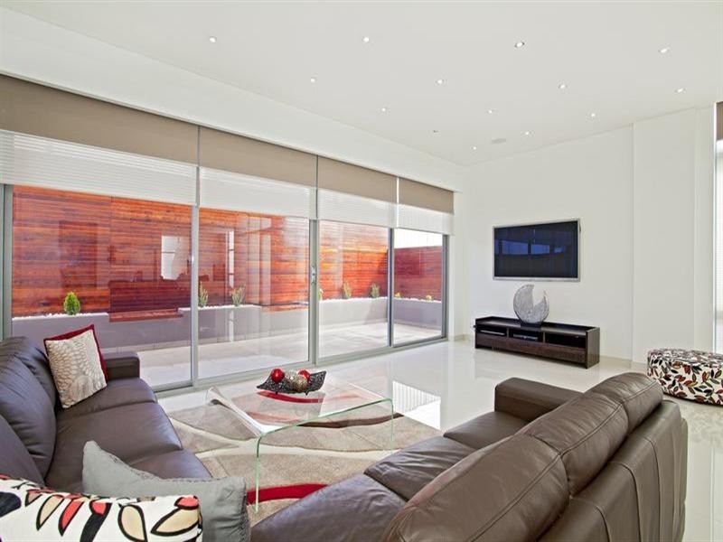 64 Bird Walton Avenue, Middleton Grange NSW 2171