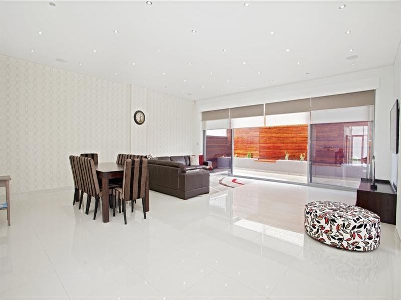 64 Bird Walton Avenue, Middleton Grange NSW 2171