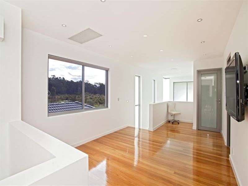 64 Bird Walton Avenue, Middleton Grange NSW 2171