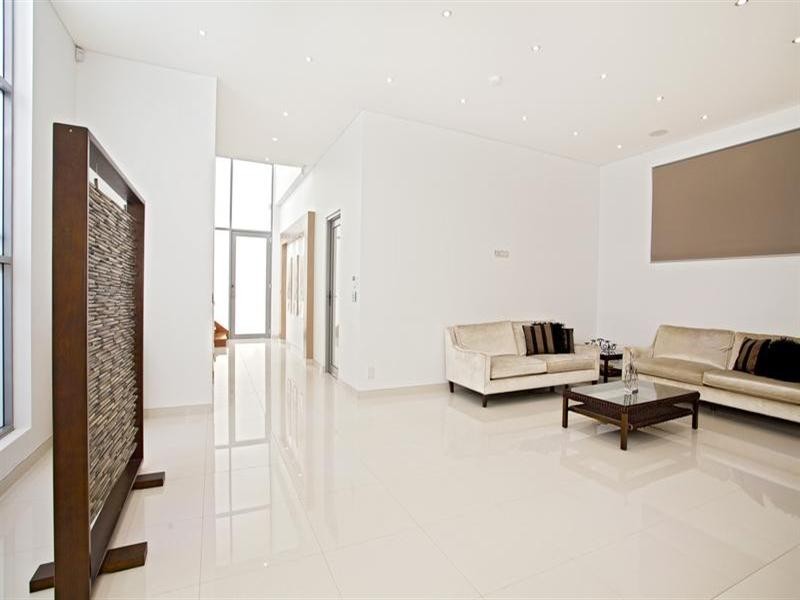 64 Bird Walton Avenue, Middleton Grange NSW 2171