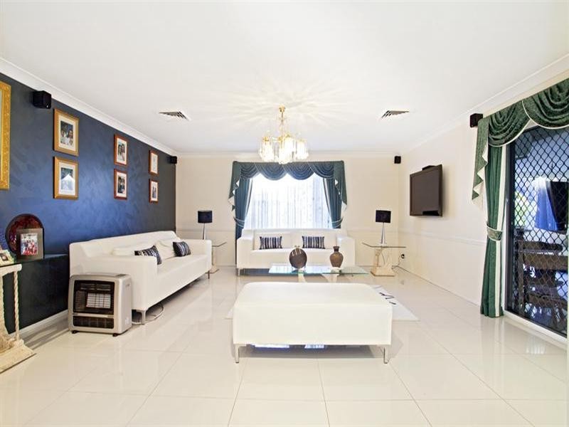 7 Strzlecki Drive, Horningsea Park NSW 2171