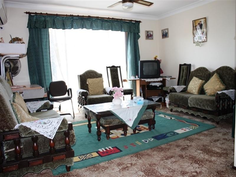 Edensor Park NSW 2176