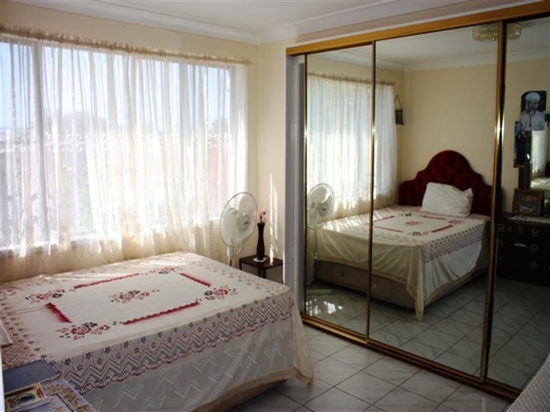 Edensor Park NSW 2176