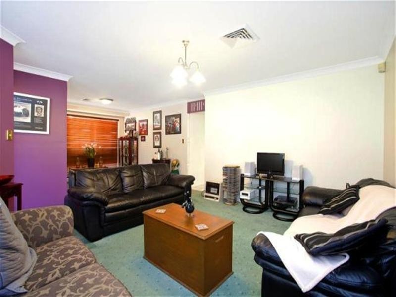 9 Mathew Place, West Hoxton NSW 2171