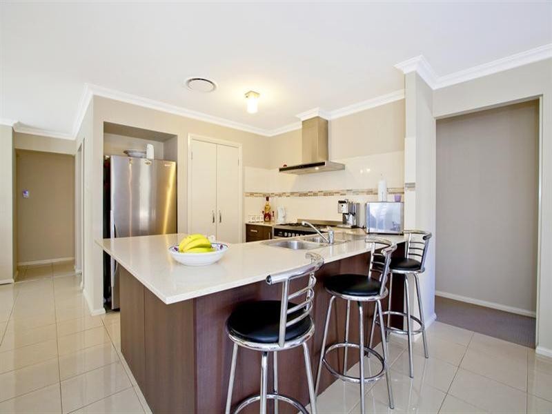 4 Graziers Way, Carnes Hill NSW 2171