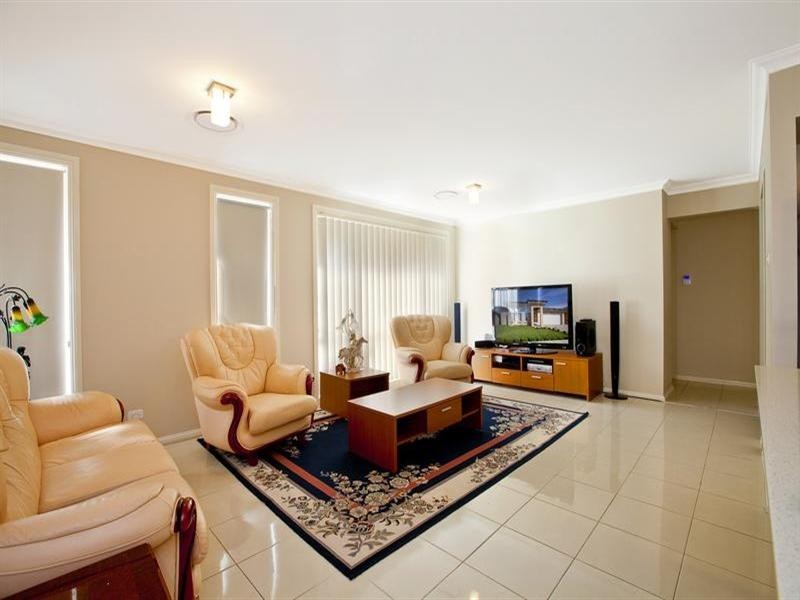4 Graziers Way, Carnes Hill NSW 2171