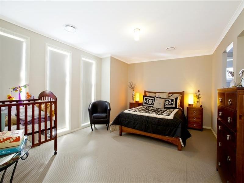 4 Graziers Way, Carnes Hill NSW 2171