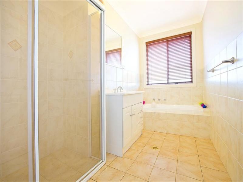 8 Swansea Place, West Hoxton NSW 2171