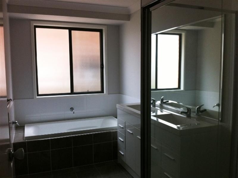 73 Sarah Hollands Drive, Carnes Hill NSW 2171