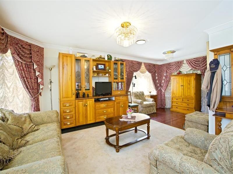 28 Solander Avenue, West Hoxton NSW 2171