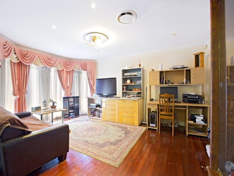 28 Solander Avenue, West Hoxton NSW 2171