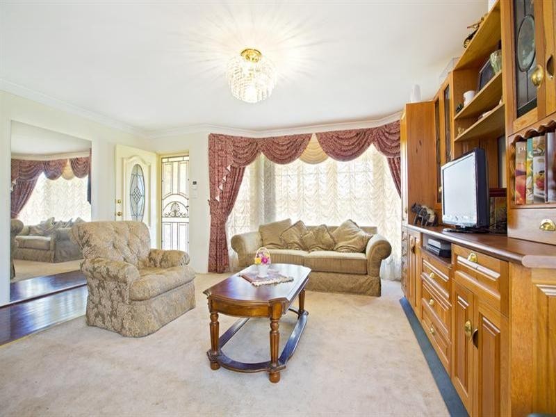 28 Solander Avenue, West Hoxton NSW 2171