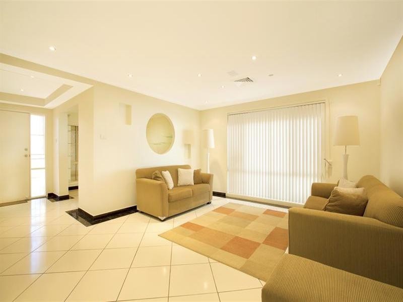 8 Coronation Drive, Green Valley NSW 2168