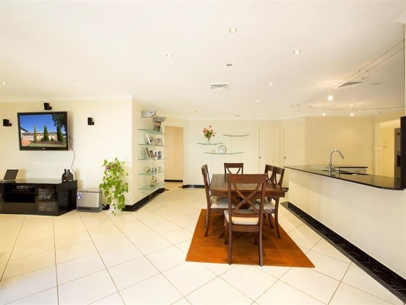 8 Coronation Drive, Green Valley NSW 2168