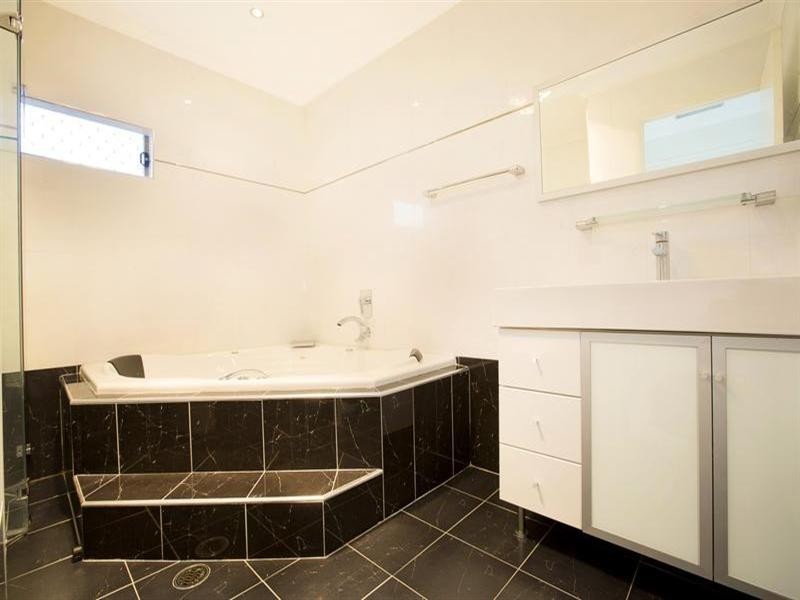 8 Coronation Drive, Green Valley NSW 2168