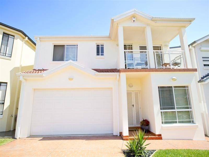 82 Harraden Drive, West Hoxton NSW 2171