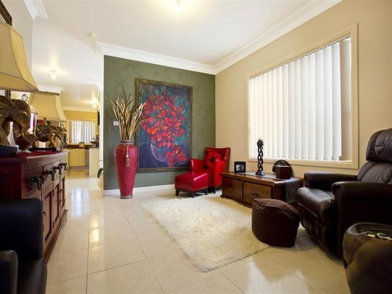 82 Harraden Drive, West Hoxton NSW 2171