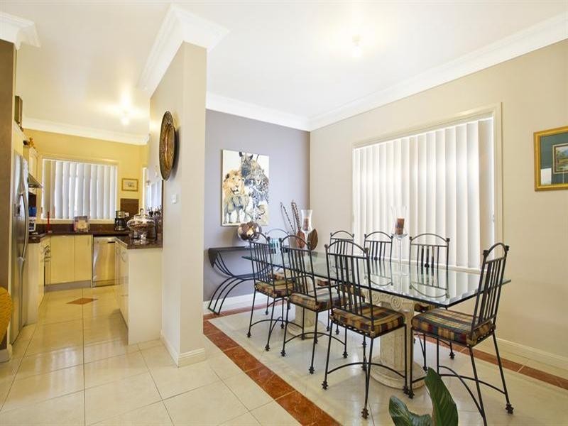 82 Harraden Drive, West Hoxton NSW 2171