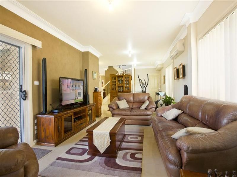 82 Harraden Drive, West Hoxton NSW 2171