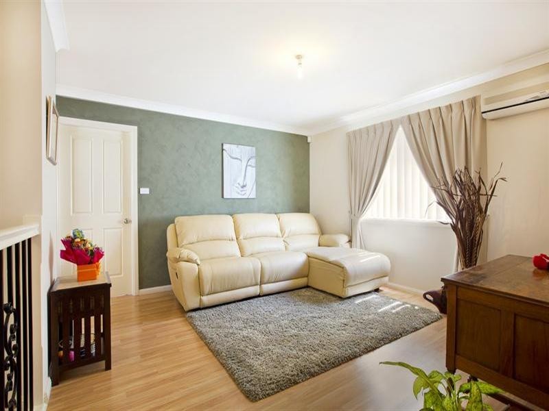 82 Harraden Drive, West Hoxton NSW 2171