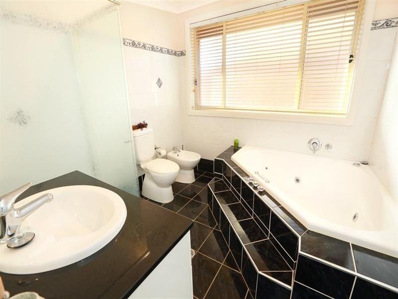 150 Whitford Road, Green Valley NSW 2168