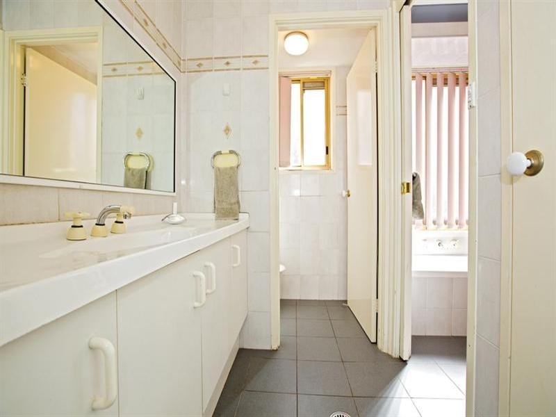 17 Opal Place, Bossley Park NSW 2176