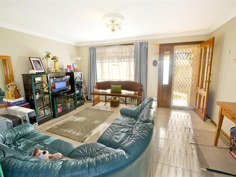 2/4 Dent Close, Hinchinbrook NSW 2168