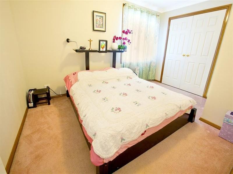 2/4 Dent Close, Hinchinbrook NSW 2168