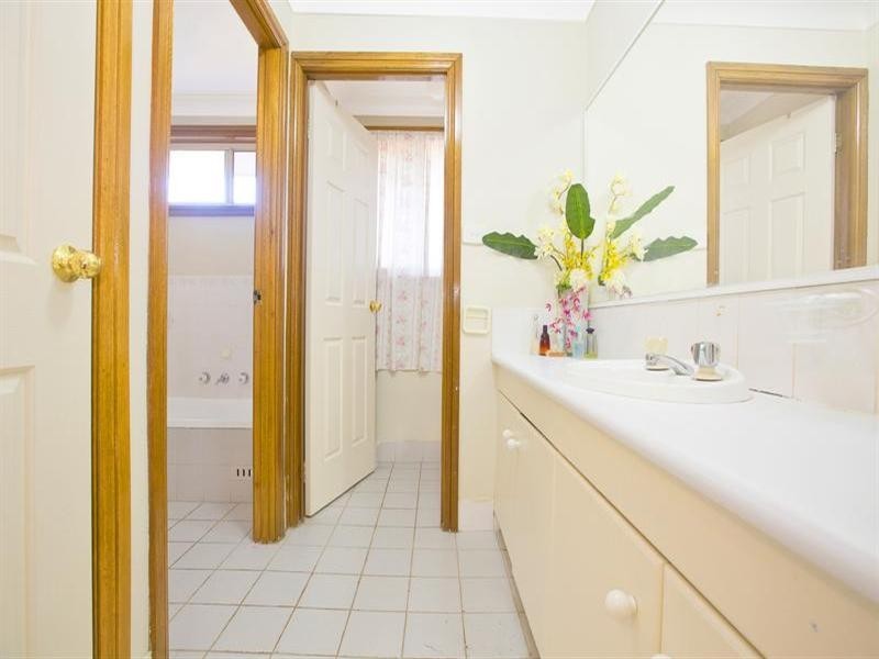 2/4 Dent Close, Hinchinbrook NSW 2168