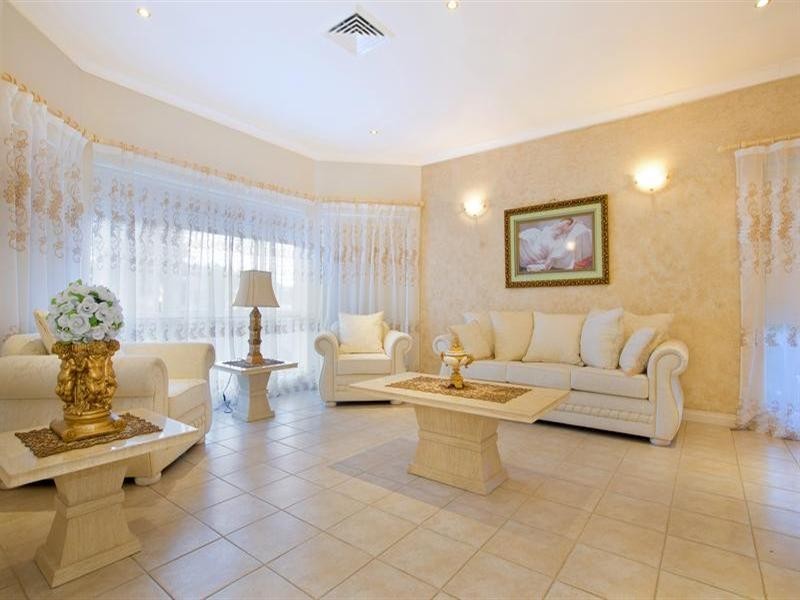 2 Richard Cresent, Cecil Hills NSW 2171