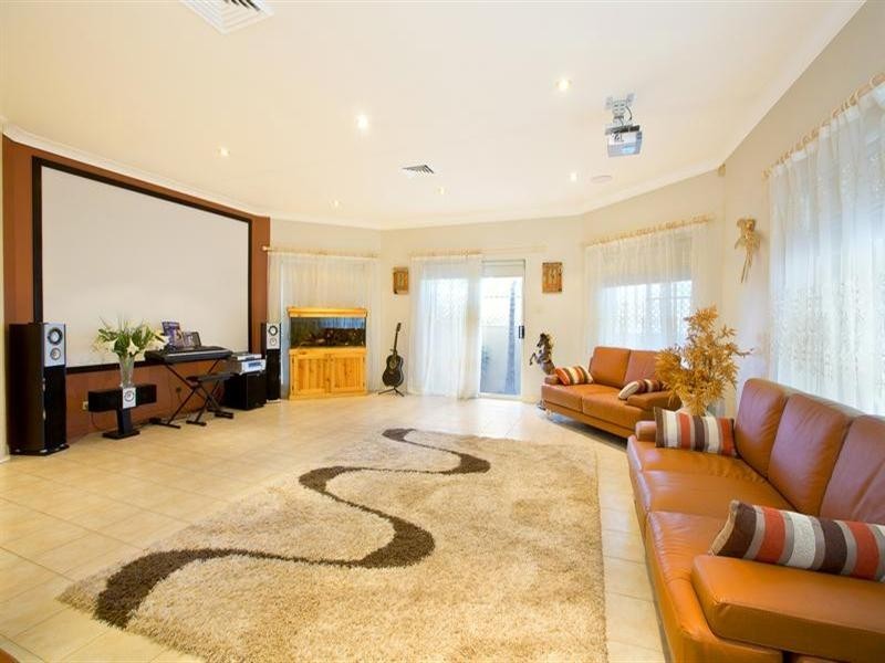 2 Richard Cresent, Cecil Hills NSW 2171