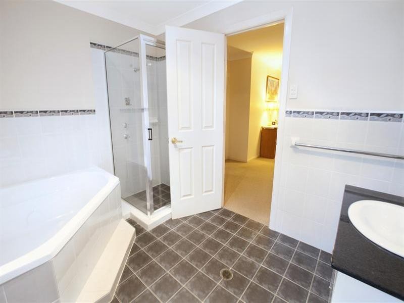 42 Watling Avenue, West Hoxton NSW 2171