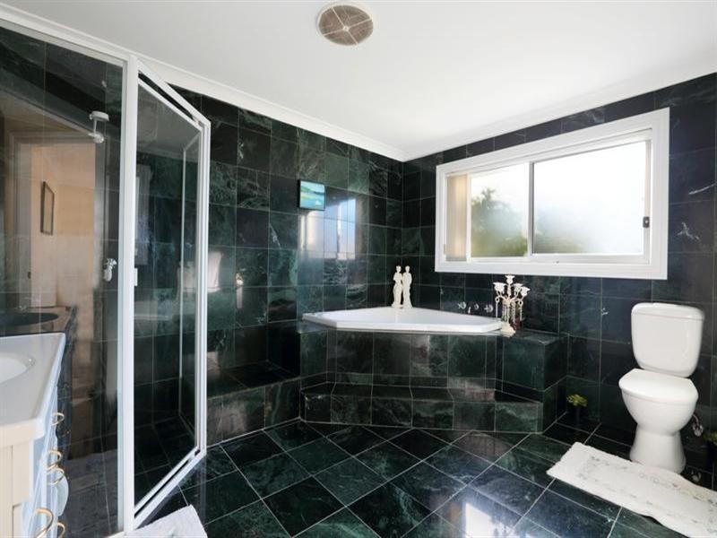 3 Bernier Way, Green Valley NSW 2168