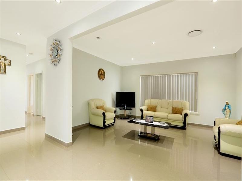 7 Bryant Avenue, Middleton Grange NSW 2171