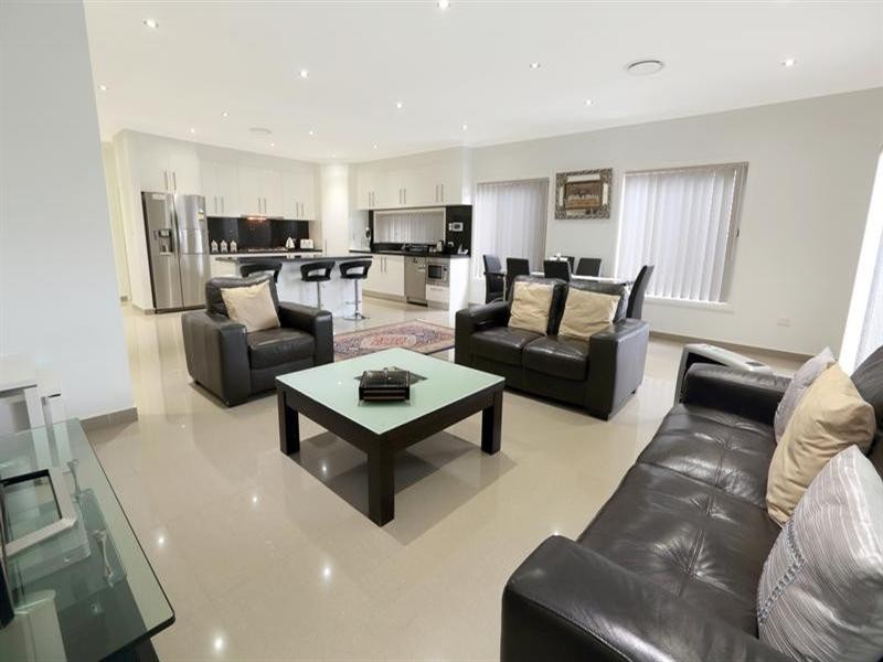 7 Bryant Avenue, Middleton Grange NSW 2171