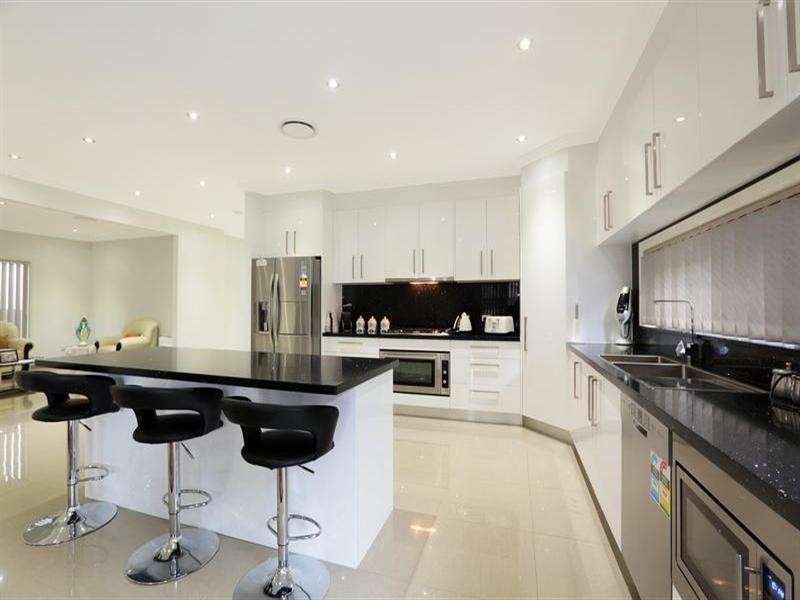 7 Bryant Avenue, Middleton Grange NSW 2171