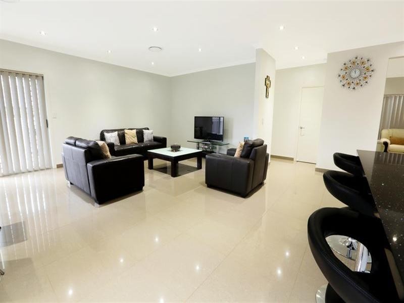 7 Bryant Avenue, Middleton Grange NSW 2171