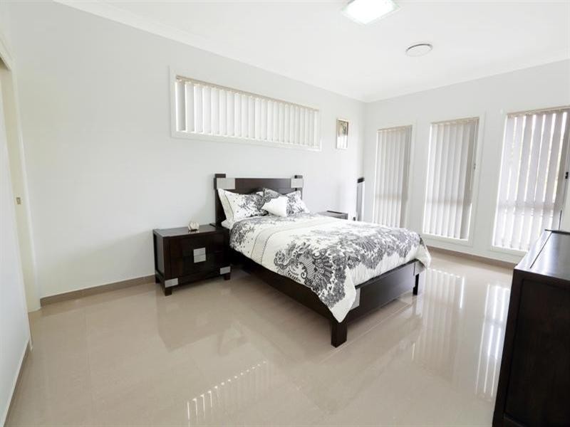 7 Bryant Avenue, Middleton Grange NSW 2171