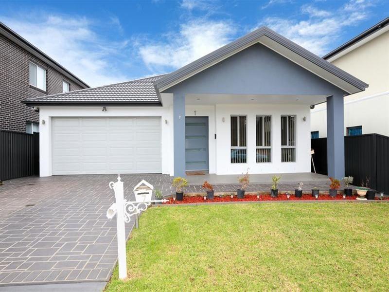 7 Bryant Avenue, Middleton Grange NSW 2171